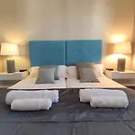 Apartamento De Diseno Con Piscina