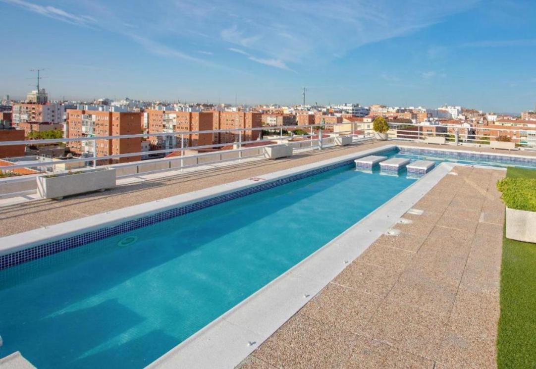 Apartment De Diseno Con Piscina Madrid